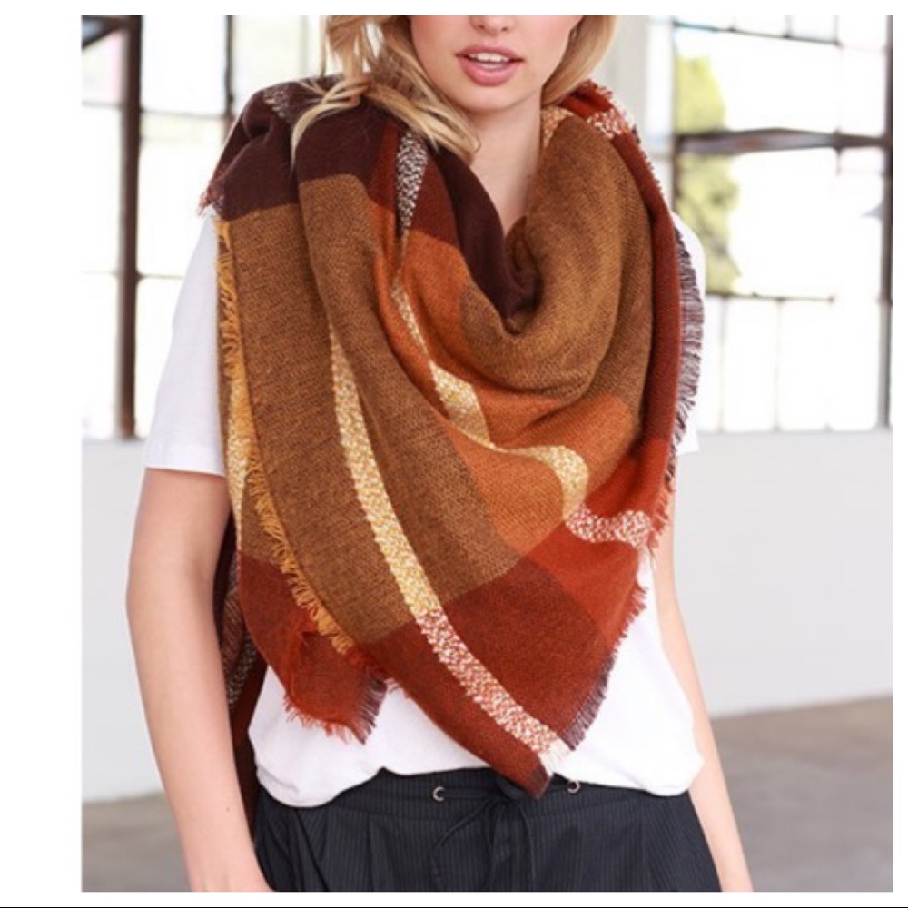 ✨LAST ONE ✨Beautiful plaid rust scarf/Shawl - Picture 2 of 2